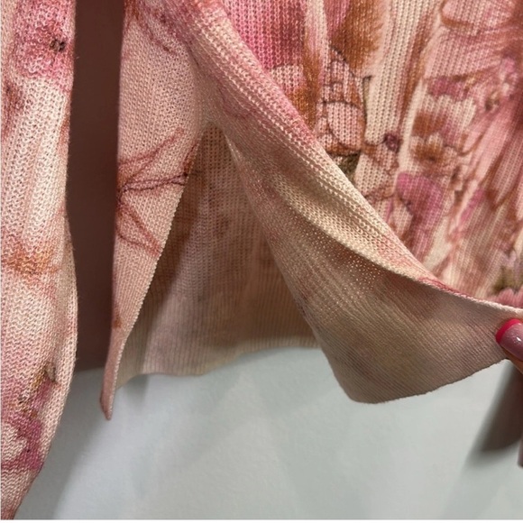 Anthropologie The Dreamer Floral Printed V-Neck sweater pink flowers 🌺 Large - Picture 10 of 15